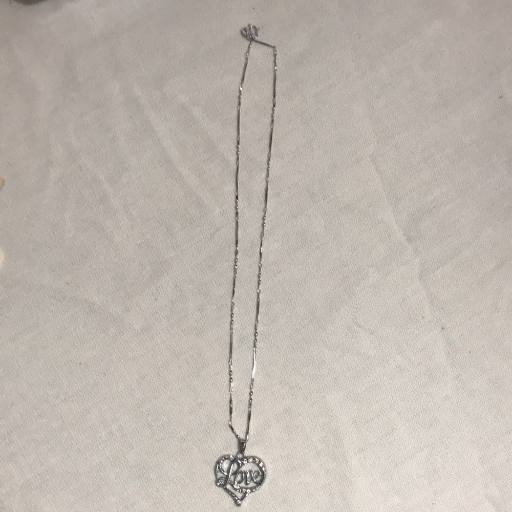 FASHION JEWELRY Love/Heart necklace NWOT - Picture 2 of 4